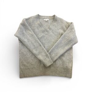 Aeropostale Women's Gray V-Neck Sweater (4)